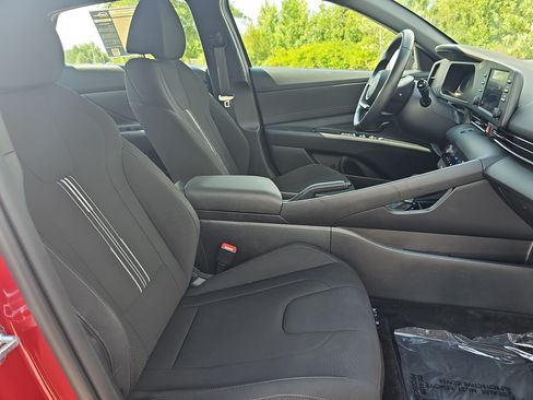 Used 2025 Hyundai Elantra Sport FWD image 10