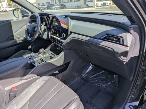 Used 2026 Lexus TX 500h AWD w/ Technology Package image 33