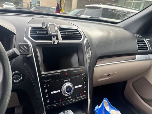 Used 2019 Ford Explorer Limited AWD/4WD image 3
