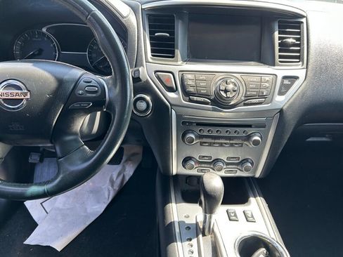 Used 2018 Nissan Pathfinder SL image 10