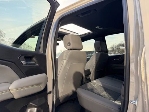 Used 2024 Chevrolet Colorado ZR2 image 7