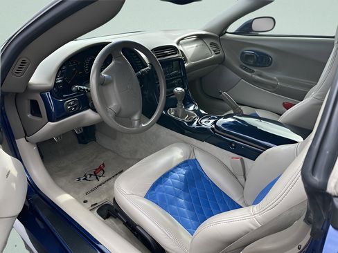 Used 2004 Chevrolet Corvette Convertible w/ Preferred Equipment Group image 11