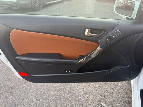 Used 2013 Hyundai Genesis 3.8 image 8