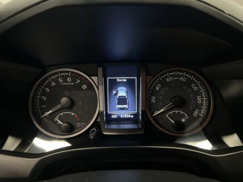 Used 2022 Toyota Tacoma TRD Sport w/ Technology Package AWD/4WD image 14