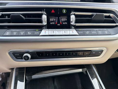 Used 2021 BMW X7 M50i AWD/4WD image 30