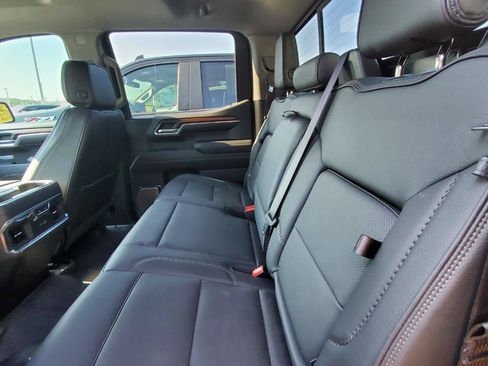 Used 2024 GMC Sierra 1500 Denali w/ Technology Package AWD/4WD image 5