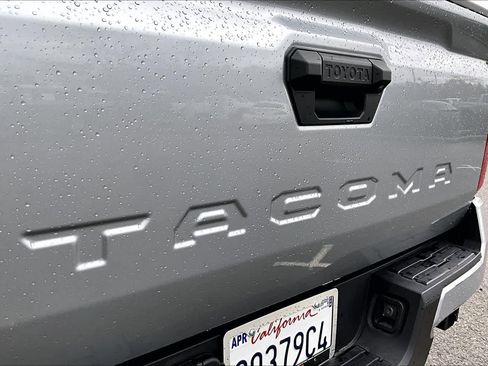 Certified 2025 Toyota Tacoma TRD Off-Road image 30