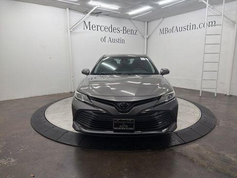 Used 2020 Toyota Camry LE w/ Convenience Package FWD image 2