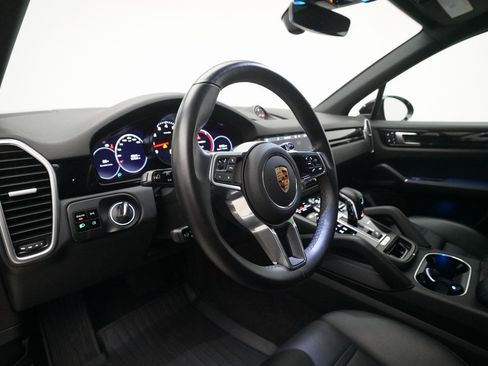 Used 2021 Porsche Cayenne image 4