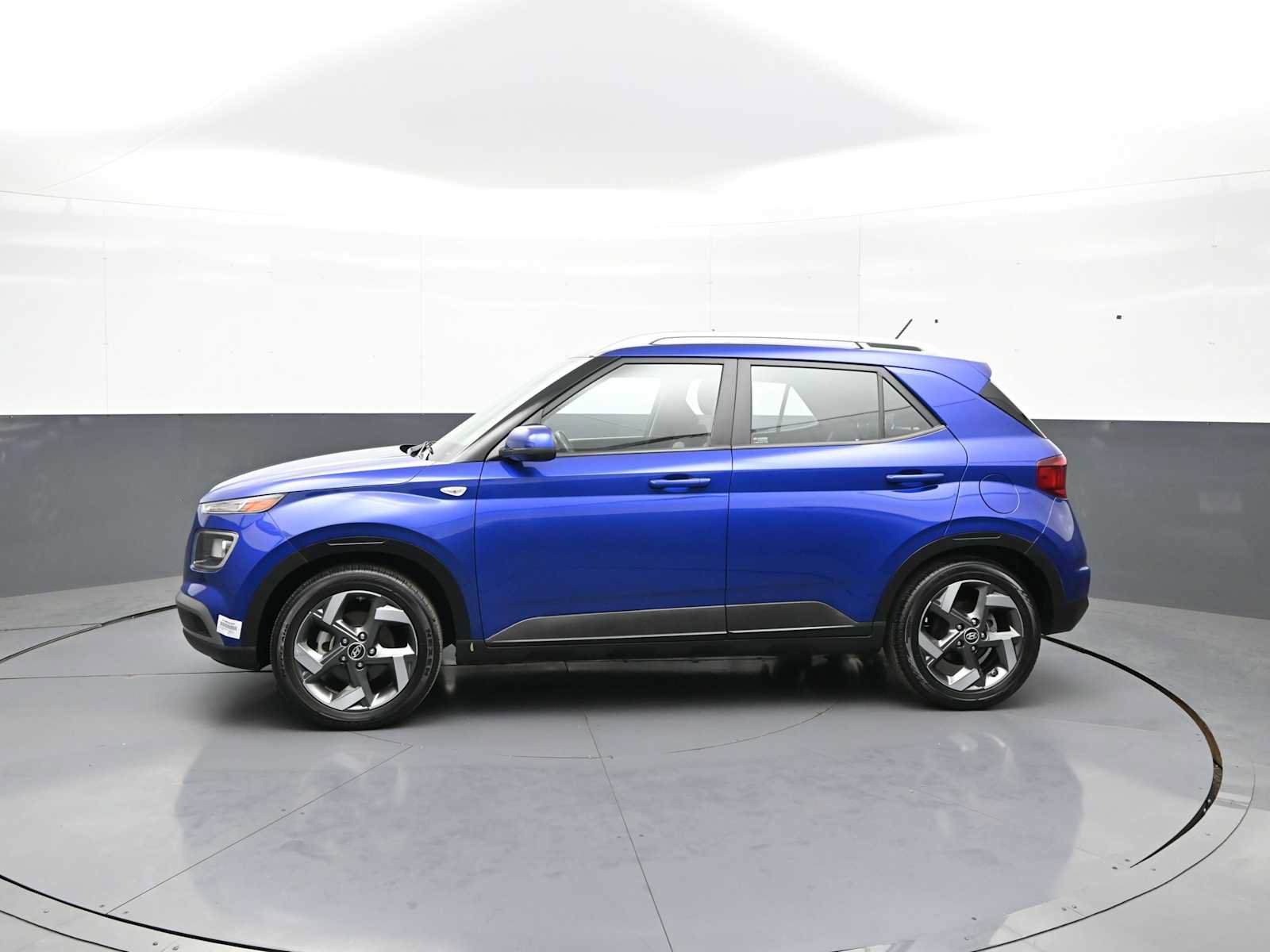 Certified 2023 Hyundai Venue SEL w/ Cargo Package FWD image 9