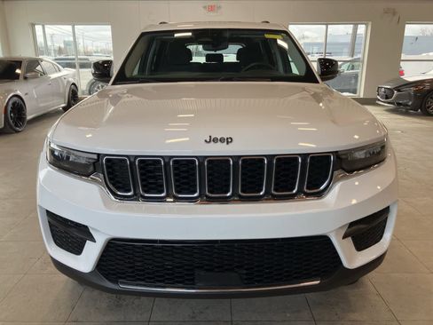 Used 2023 Jeep Grand Cherokee Laredo w/ Luxury Tech Group I image 2