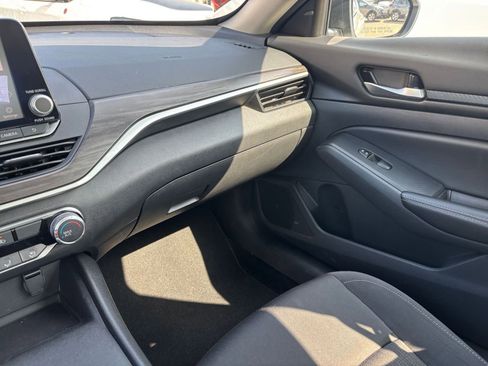 Used 2025 Nissan Altima 2.5 SV FWD image 34