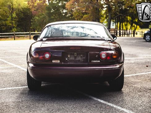 Used 1995 MAZDA MX-5 Miata M-Edition image 5