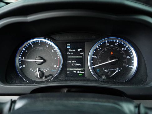 Used 2019 Toyota Highlander Limited FWD image 26