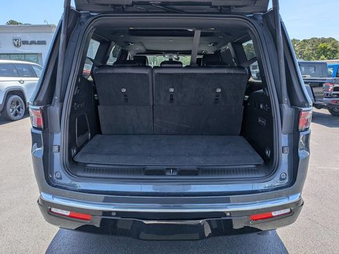 Certified 2025 Jeep Wagoneer Series III w/ Premium Group I AWD/4WD image 27