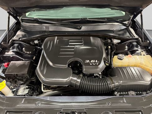 Used 2018 Chrysler 300 Touring L AWD/4WD image 25