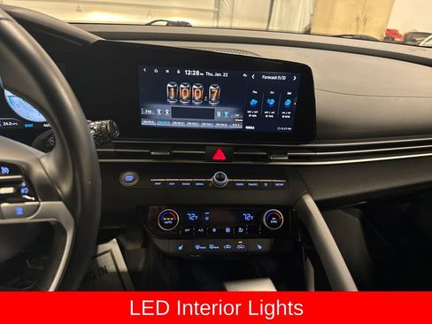 Used 2023 Hyundai Elantra SEL w/ Convenience Package image 20