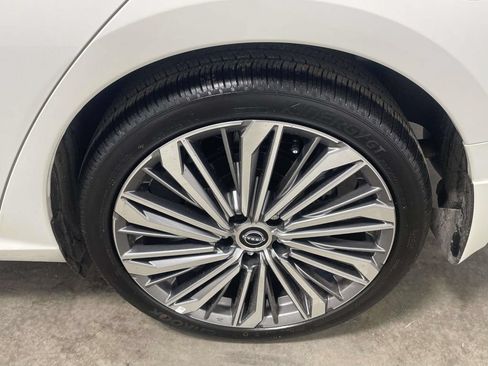 Used 2025 Nissan Altima 2.5 SL FWD image 8