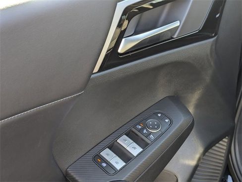 New 2025 Mitsubishi Outlander SE image 12