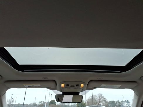 Used 2024 Toyota Highlander XLE image 12