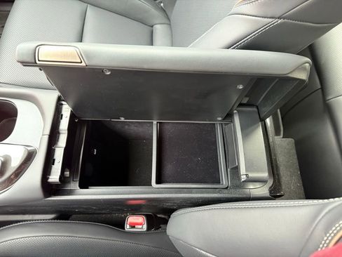 Used 2025 Toyota Crown Signia image 36