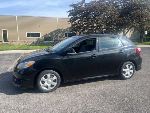 Used 2010 Toyota Matrix FWD image 3