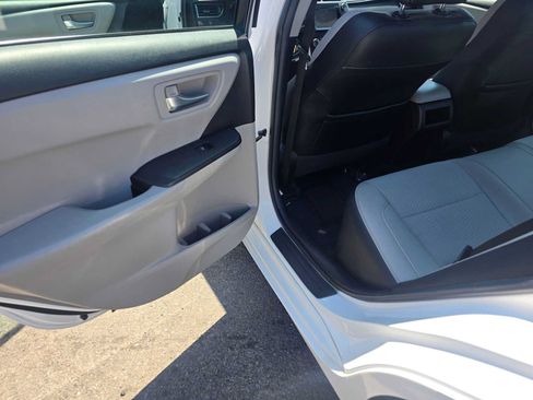 Used 2016 Toyota Camry SE FWD image 15