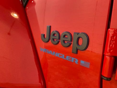 Used 2025 Jeep Wrangler Unlimited Sahara w/ Safety Group AWD/4WD image 94