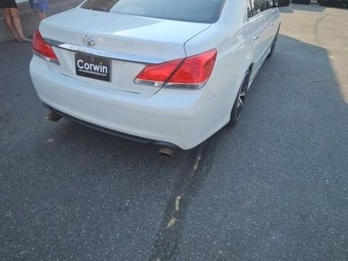 Used 2011 Toyota Avalon Limited FWD image 7