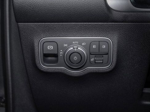 Used 2026 Mercedes-Benz GLB 250 4MATIC image 19