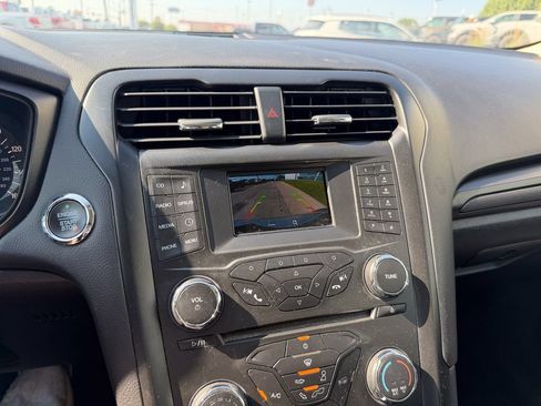 Used 2018 Ford Fusion SE w/ Equipment Group 201A FWD image 21