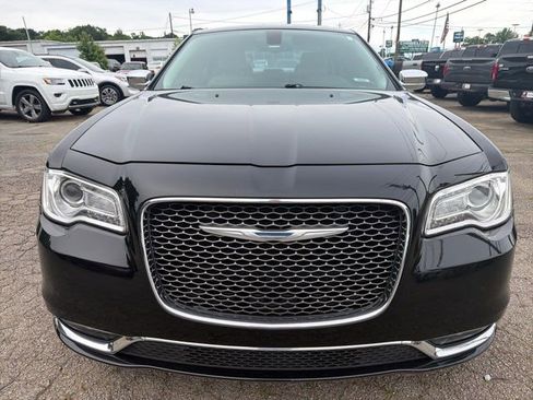 Used 2015 Chrysler 300 C RWD image 4