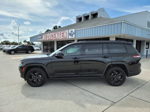 Used 2023 Jeep Grand Cherokee L Laredo AWD/4WD image 2