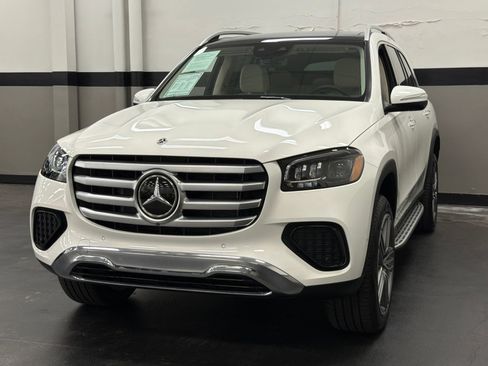 Used 2026 Mercedes-Benz GLS 450 4MATIC image 5