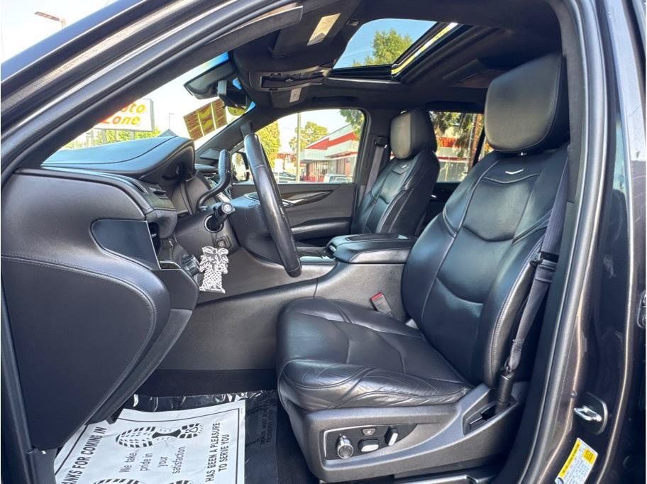 Used 2017 Cadillac Escalade Platinum AWD/4WD image 15