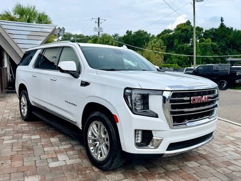 Used 2023 GMC Yukon XL SLT AWD/4WD image 3