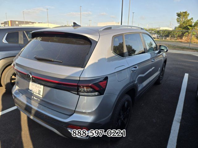 Used 2026 Volkswagen Taos SE FWD image 4