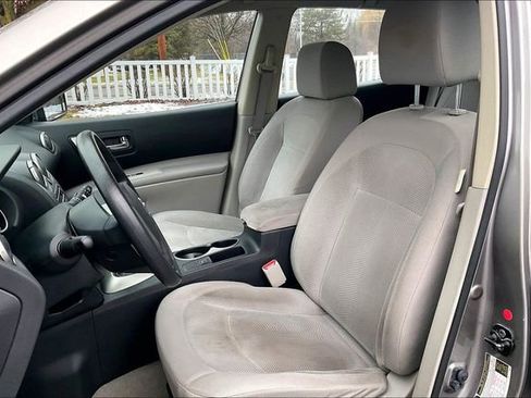 Used 2013 Nissan Rogue S image 25