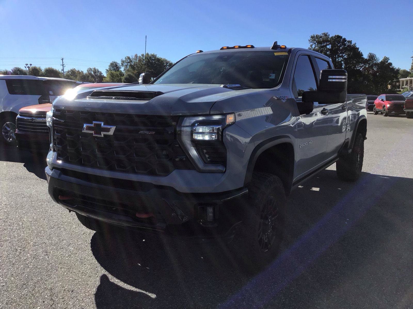 Used 2024 Chevrolet Silverado 2500 ZR2 AWD/4WD image 2