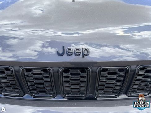 Used 2023 Jeep Grand Cherokee L Limited w/ Black Appearance Package AWD/4WD image 8