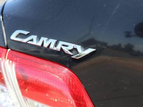 Used 2011 Toyota Camry LE FWD image 9