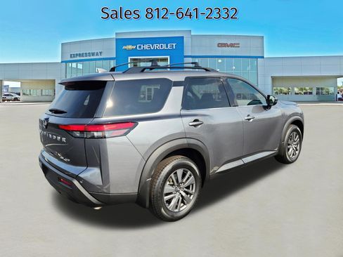 Used 2024 Nissan Pathfinder SV AWD/4WD image 7