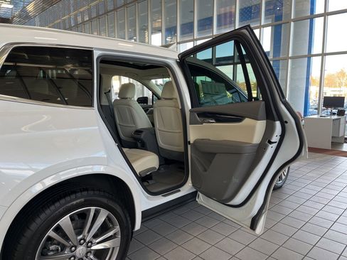 Certified 2025 Cadillac XT6 Premium Luxury w/ Technology Package image 25