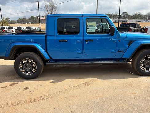New 2026 Jeep Gladiator Sport image 7