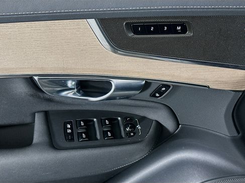 Used 2025 Volvo XC90 B6 Plus image 15