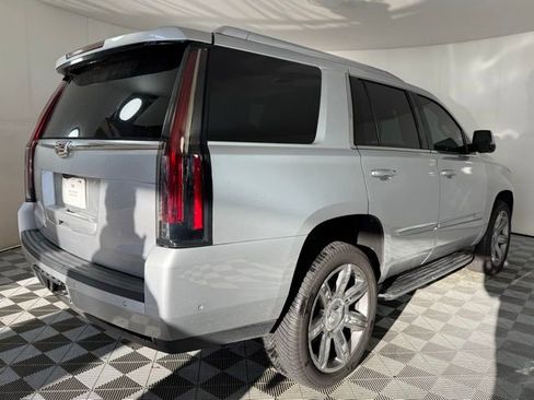 Used 2020 Cadillac Escalade Luxury image 8