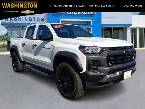 Used 2023 Chevrolet Colorado Trail Boss w/ Technology Package AWD/4WD image 1