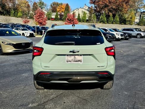 Used 2025 Chevrolet Trax ACTIV w/ Sunroof Package image 9