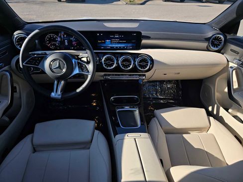 Used 2025 Mercedes-Benz CLA 250 image 21