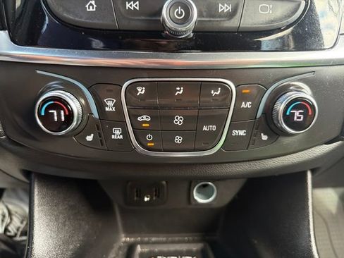 Used 2023 Chevrolet Traverse LT FWD image 32